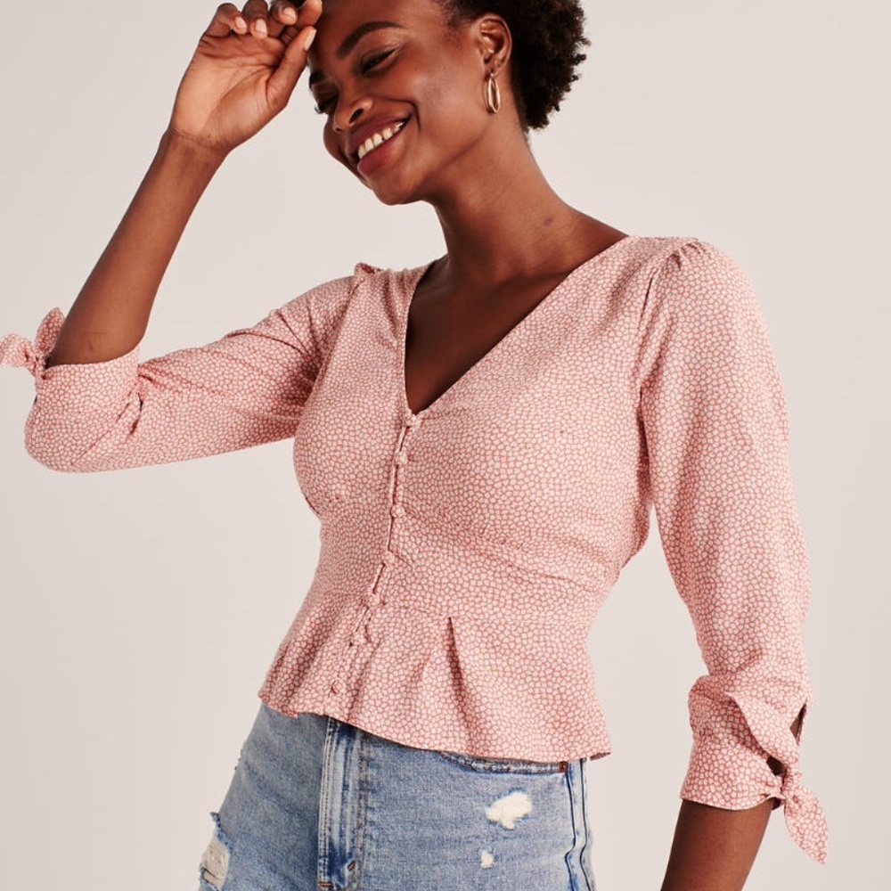 *NWT* Abercrombie Tie Sleeve Blouse